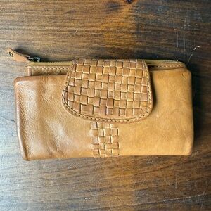 Leather woven wallet camel brown